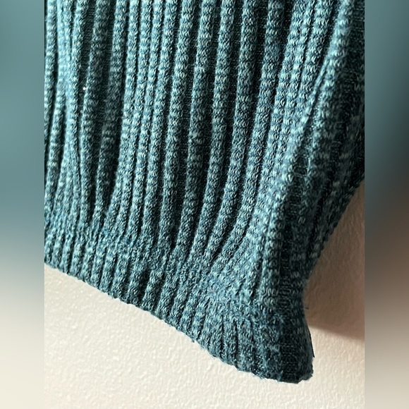 Women’s Olivia Rae Long Sleeves Cropped Top - Picture 3 of 9